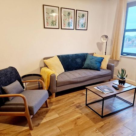 Vibrant Cosy 2 Bedroom Apartment Coventry Exterior photo